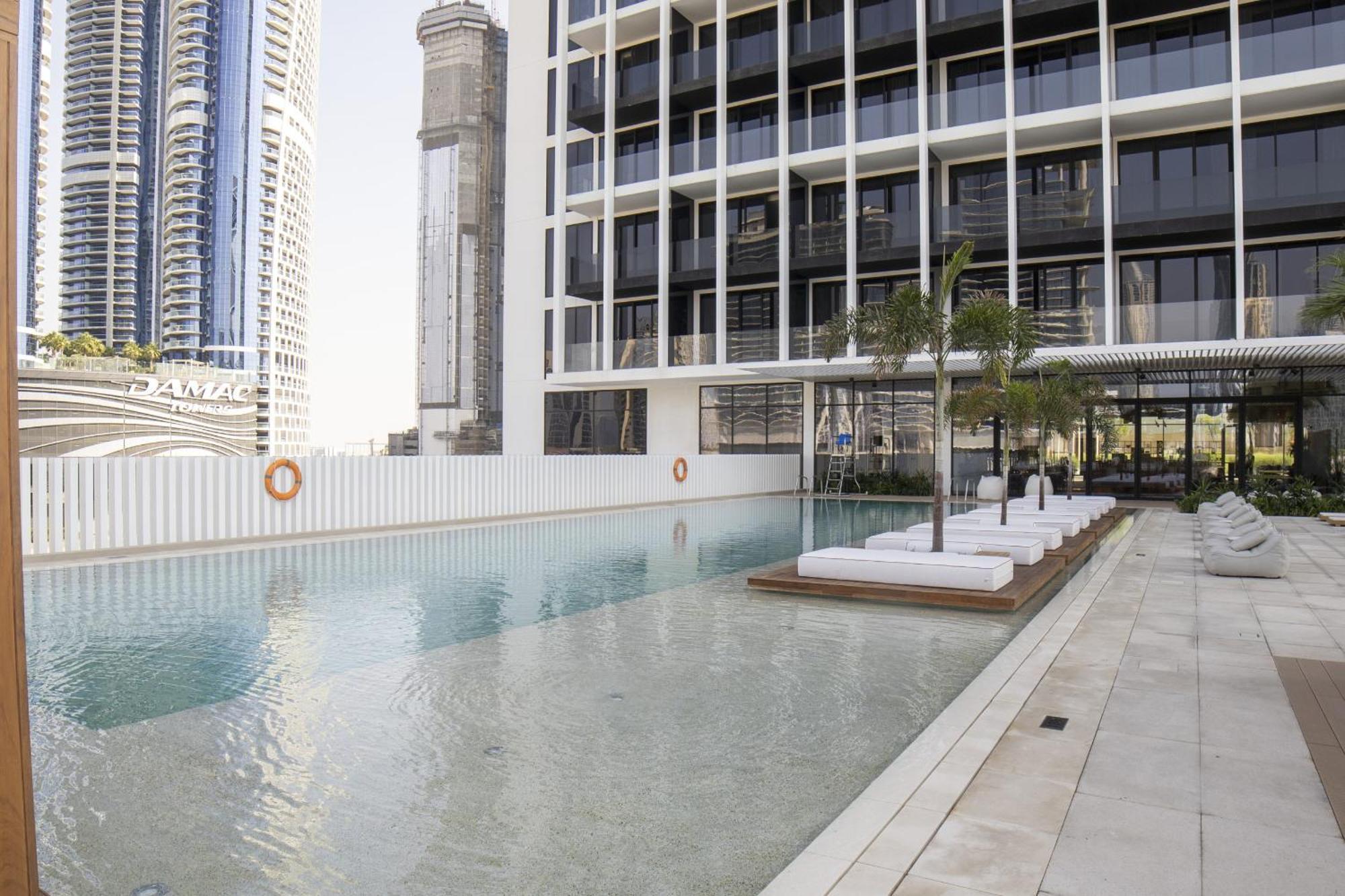 Executive With Burj View At Upside Living 2009 *