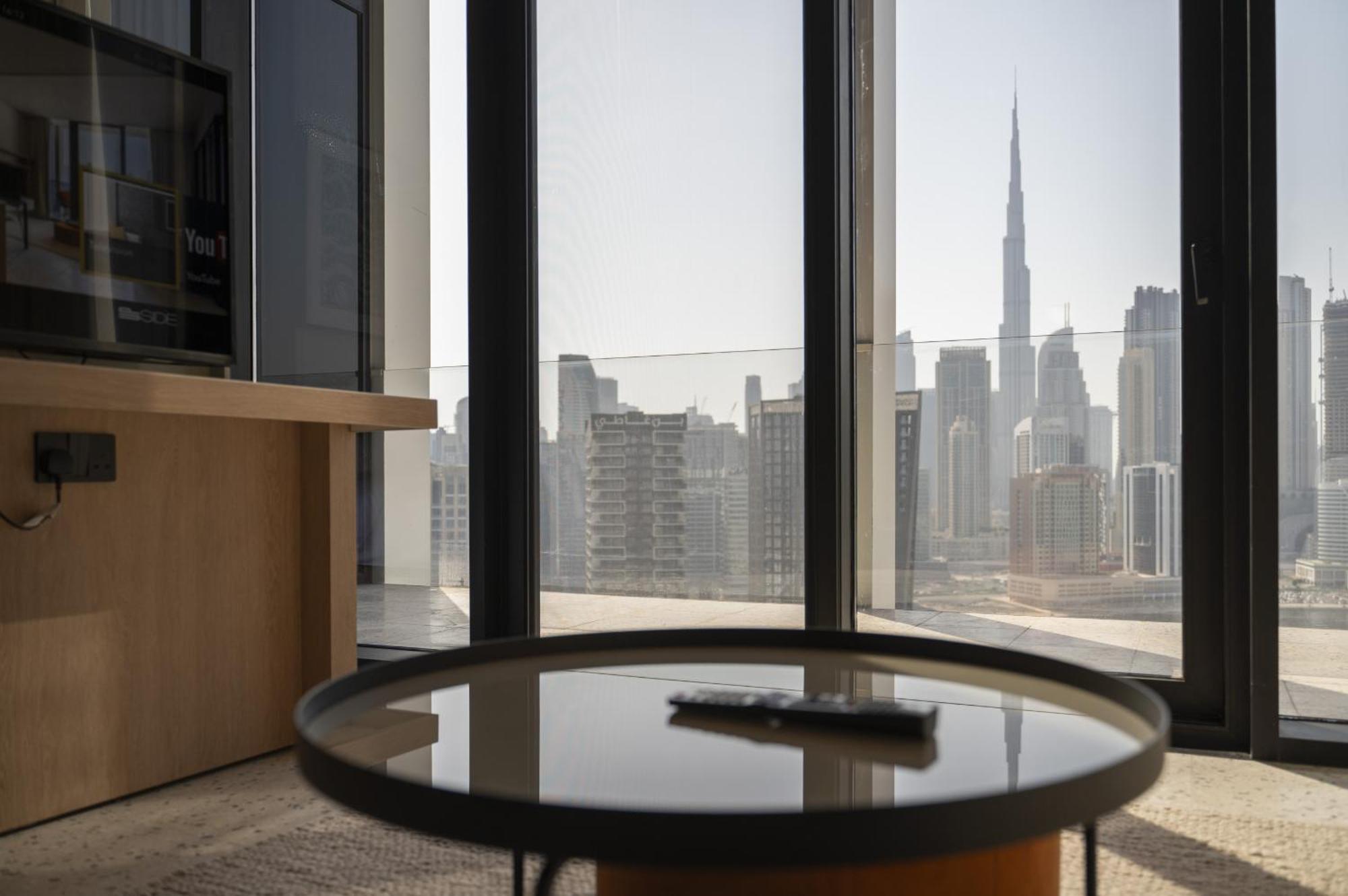 Apartment Executive With Burj View At Upside Living 2009 *