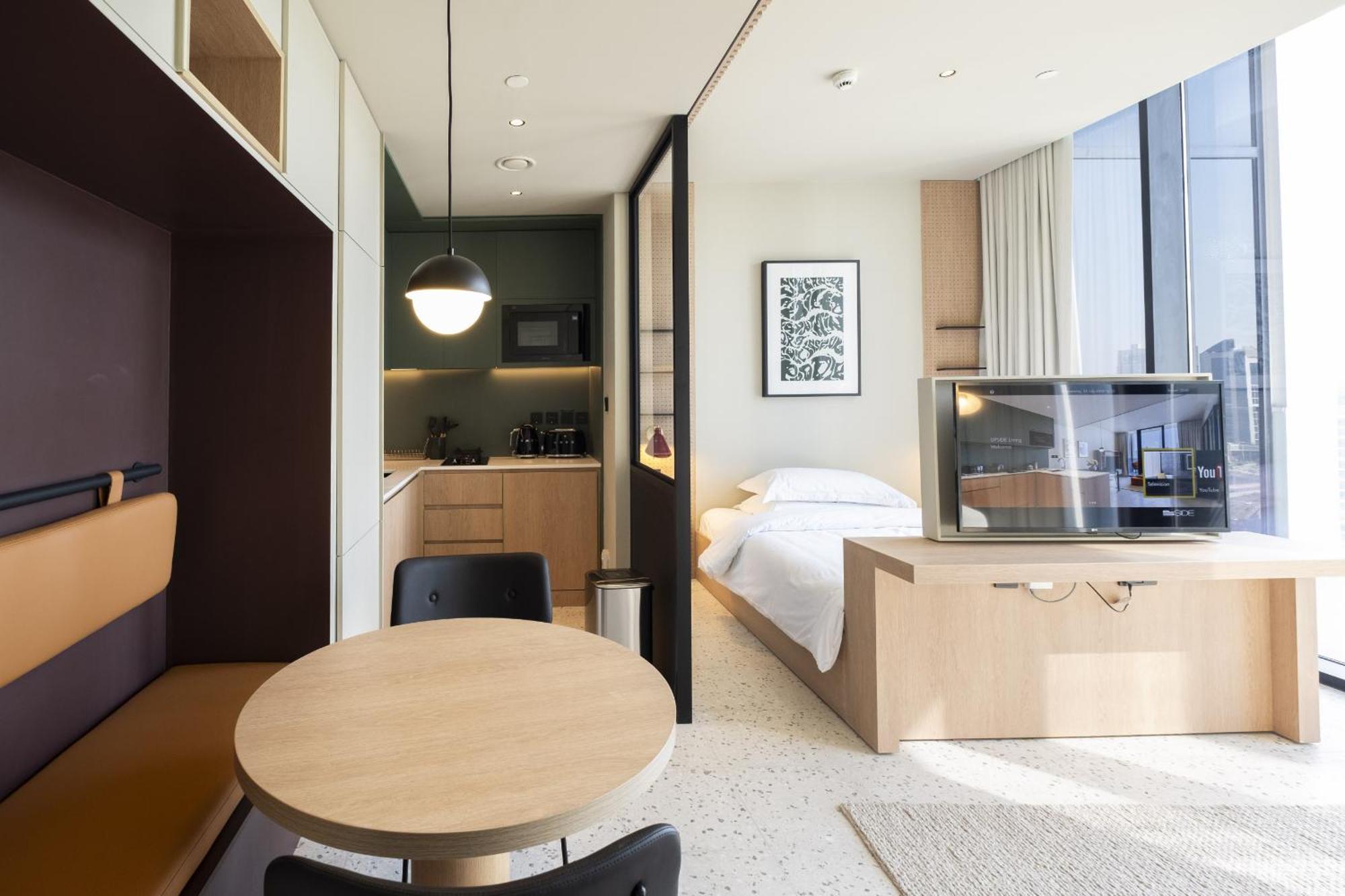 Apartment Executive With Burj View At Upside Living 2009